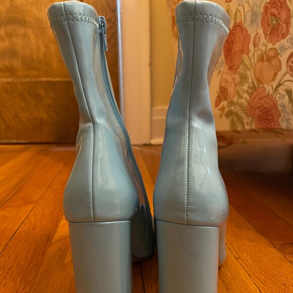 Steve Madden Lynden Powder Blue Glossy Boot - S 7 - Picture 4 of 6